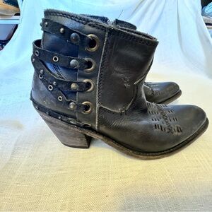 LIBERTY ANKLE BOOTS